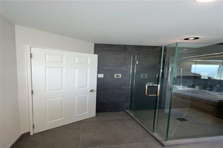 Photo of property in 5 Pintner Place, Somerville, Auckland, 2014