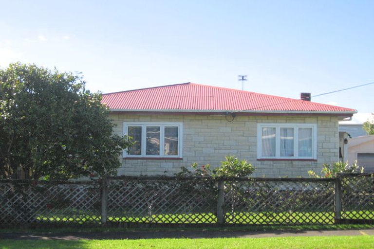 Photo of property in 13 Garelja Road, Henderson, Auckland, 0612