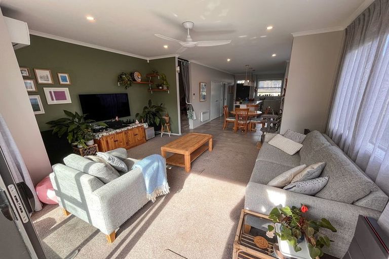 Photo of property in 2 Kapia Road, Westgate, Auckland, 0614