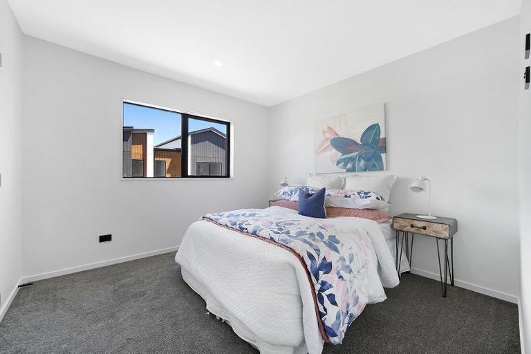 Photo of property in 2/26 Dale Crescent, Pakuranga, Auckland, 2010