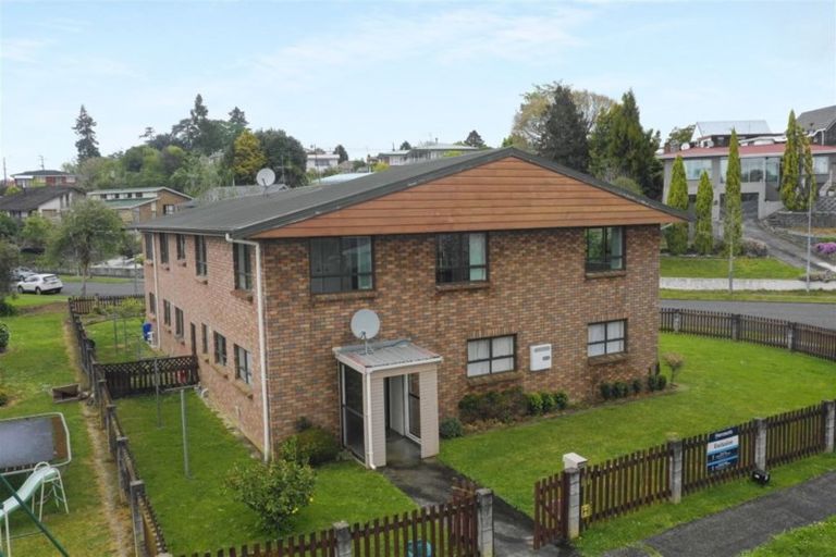 Photo of property in 2 Vista Terrace, Hillcrest, Hamilton, 3216