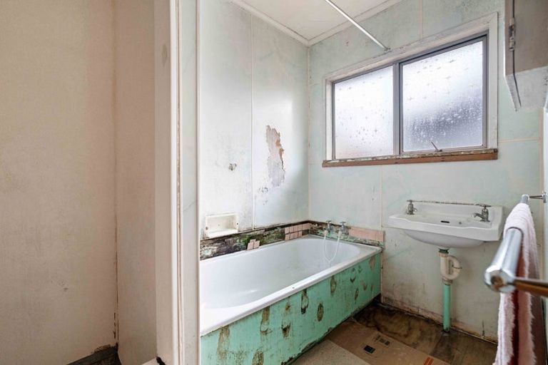 Photo of property in 12 Mckinstry Avenue, Mangere East, Auckland, 2024