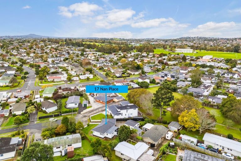 Photo of property in 17 Nan Place, Pakuranga Heights, Auckland, 2010
