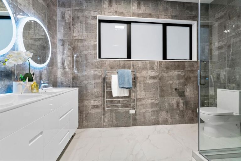 Photo of property in 100 Parkview Drive, Gulf Harbour, Whangaparaoa, 0930