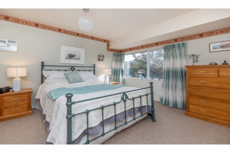 Photo of property in 2 Pentavon Lane, Avonhead, Christchurch, 8042