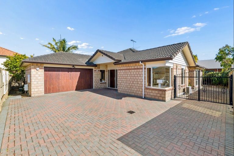 Photo of property in 14 Monash Place, Flat Bush, Auckland, 2016