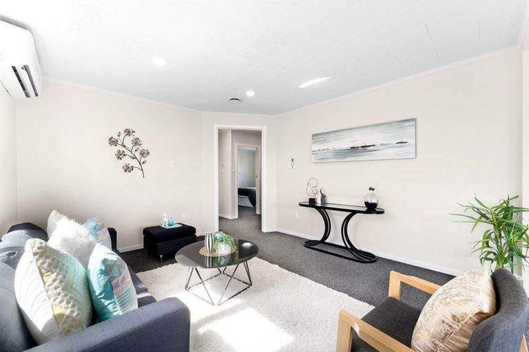 Photo of property in 20 Woodglen Road, Glen Eden, Auckland, 0602