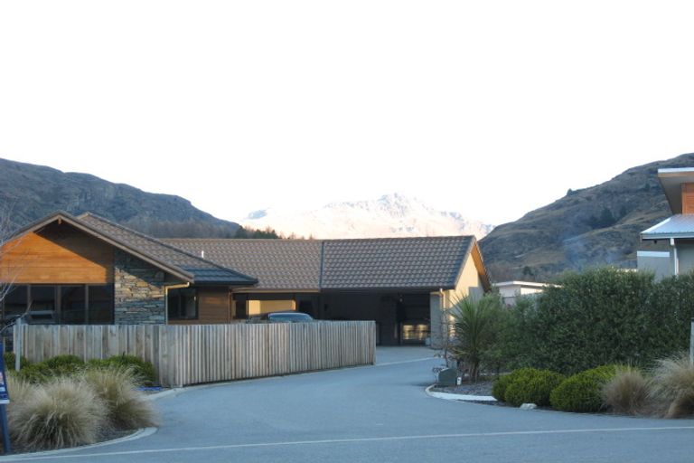 Photo of property in 6 Maple Court, Arthurs Point, Queenstown, 9371