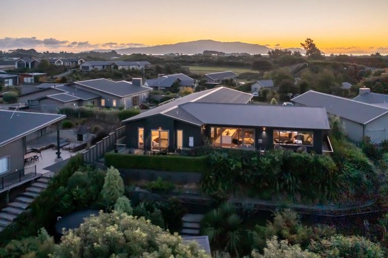 Photo of property in 3 Lamont Place, Waikanae, 5036