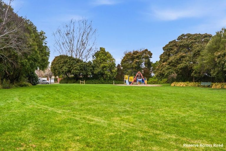 Photo of property in 7 Calbreath Place, Russley, Christchurch, 8042
