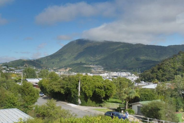 Photo of property in 35 Milton Terrace, Picton, 7220