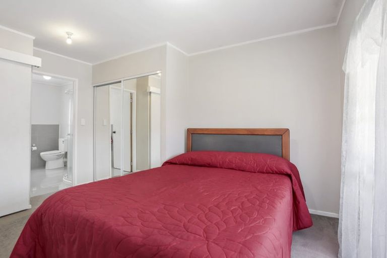 Photo of property in 229 Edmonton Road, Te Atatu South, Auckland, 0610