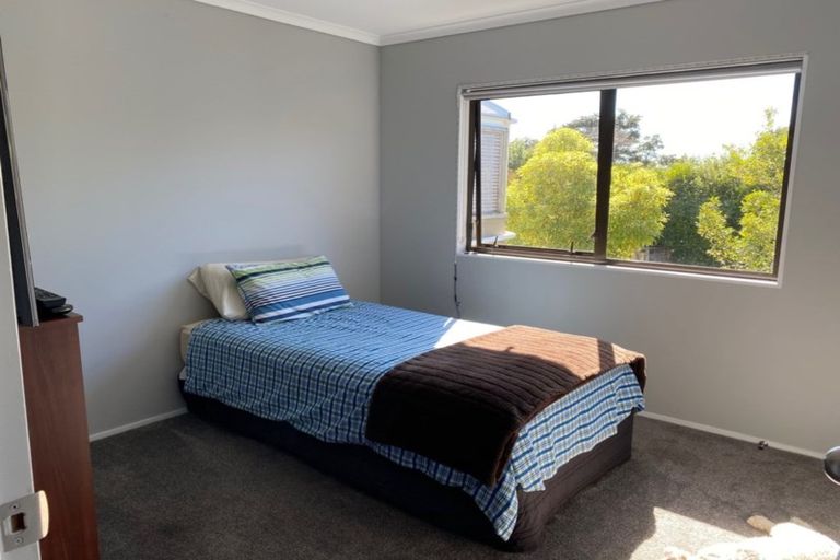 Photo of property in 30b Elliston Crescent, Stanmore Bay, Whangaparaoa, 0932