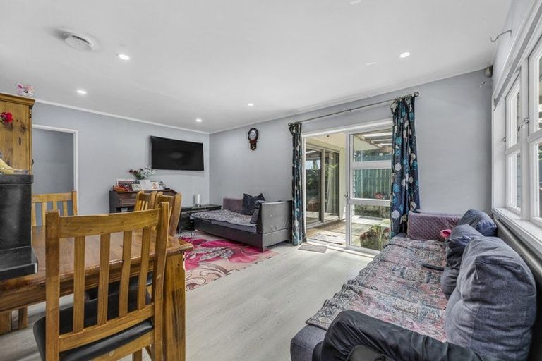 Photo of property in 2/55 Ennis Avenue, Pakuranga Heights, Auckland, 2010