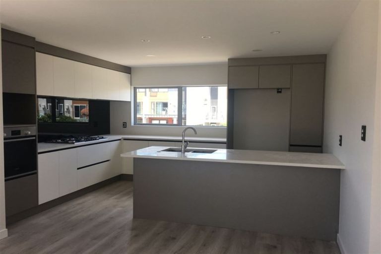 Photo of property in 2 Meritage Lane, Te Atatu South, Auckland, 0610