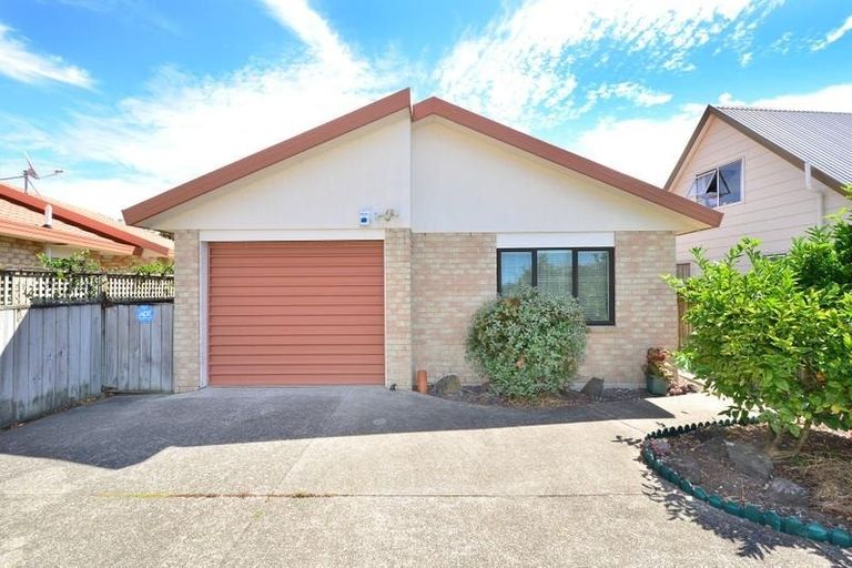 Photo of property in 11b Ross Crescent, Orewa, 0931