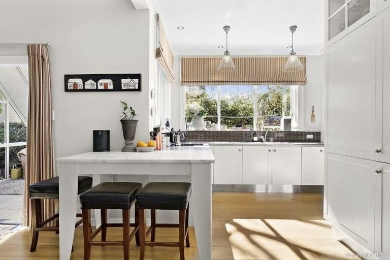 Photo of property in 16 Newman Terrace, Thorndon, Wellington, 6011