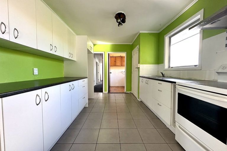 Photo of property in 6 Finlow Drive, Te Atatu South, Auckland, 0610