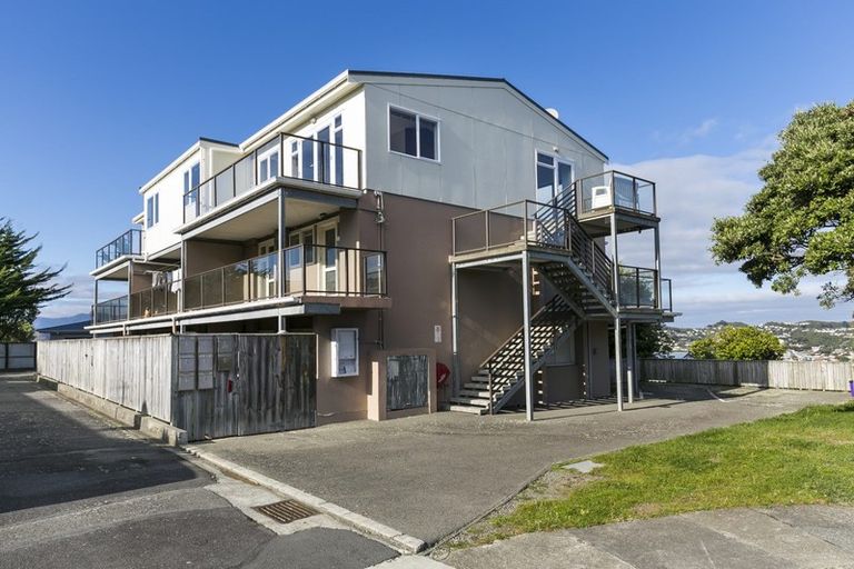 Photo of property in 8/21 Duchess Place, Maupuia, Wellington, 6022