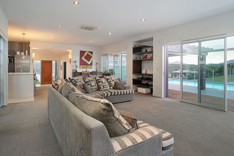 Photo of property in 10 Fantail Heights, Picton, 7220