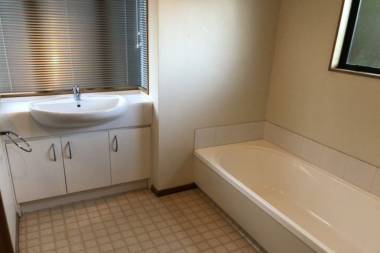 Photo of property in 1/194 Whangaparaoa Road, Red Beach, 0932