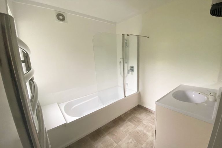 Photo of property in 88 Beach Road, Castor Bay, Auckland, 0620