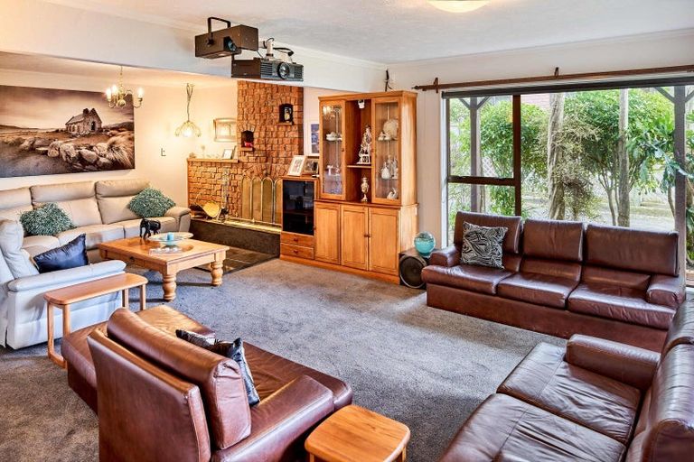 Photo of property in 18 Solander Place, Whitby, Porirua, 5024