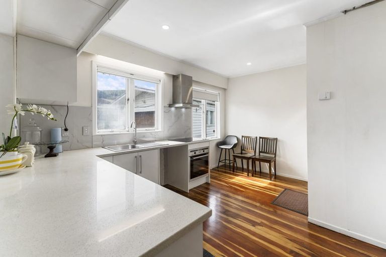 Photo of property in 107 Taylor Road, Mangere Bridge, Auckland, 2022
