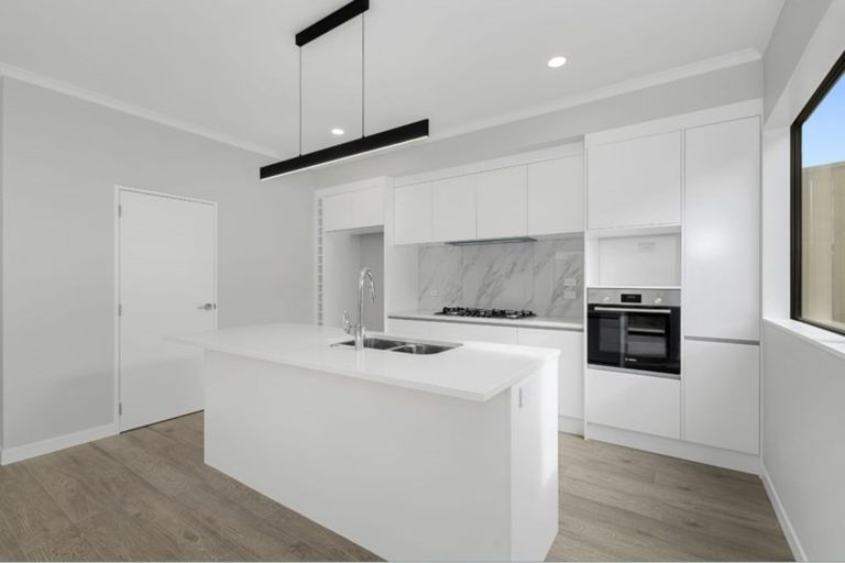 Photo of property in 104 Godfrey Drive, Orewa, 0931