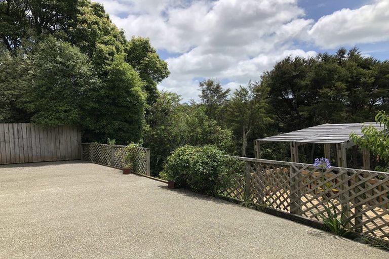 Photo of property in 947 East Coast Road, Torbay, Auckland, 0630