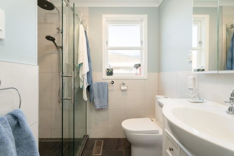 Photo of property in 2 Fitzwilliam Terrace, Tawa, Wellington, 5028