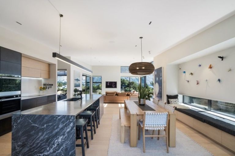 Photo of property in 5 Forest Heights, Wanaka, 9305