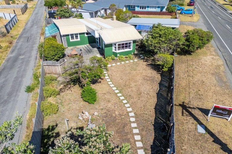 Photo of property in 6 Rangiuru Road, Otaki Beach, Otaki, 5512