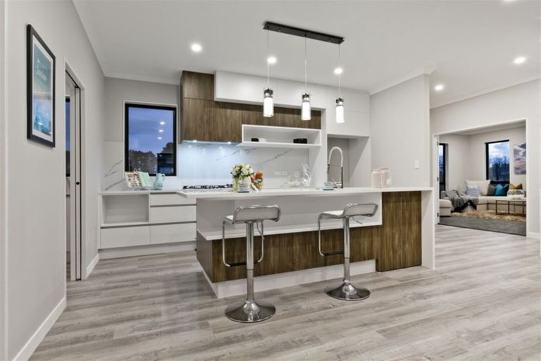 Photo of property in 7 Len Ireland Drive, Kumeu, 0810