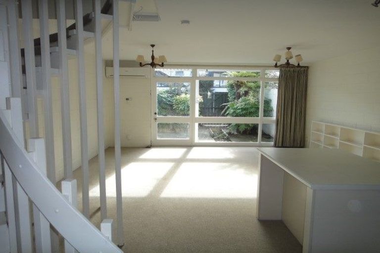 Photo of property in 2/99 Aikmans Road, Merivale, Christchurch, 8014