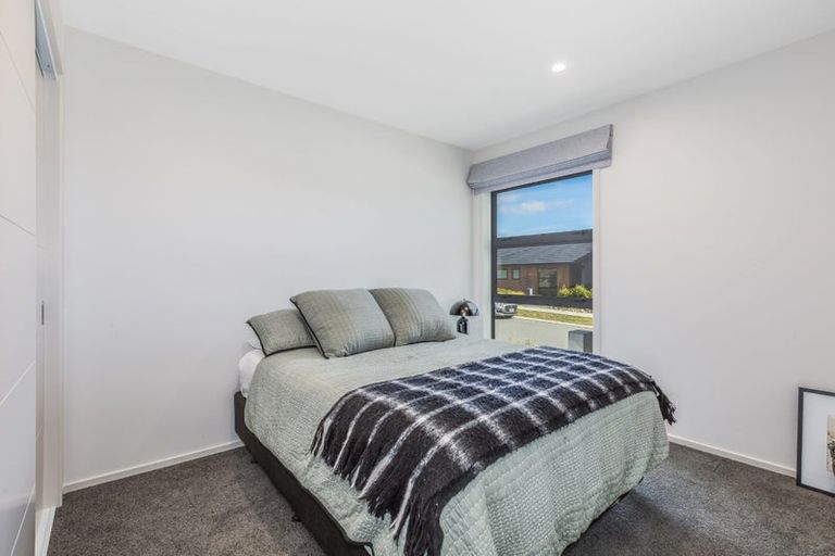 Photo of property in 20 Queen Charlotte Drive, Aotea, Porirua, 5024