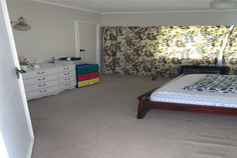 Photo of property in 23 Chivalry Road, Glenfield, Auckland, 0629