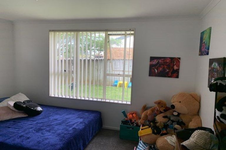 Photo of property in 37 Fernbrook Close, Burswood, Auckland, 2013