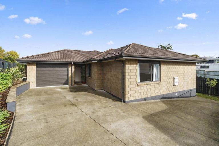 Photo of property in 4a Taipari Road, Te Atatu Peninsula, Auckland, 0610