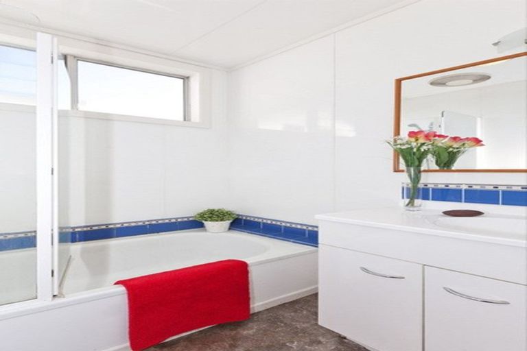 Photo of property in 12 Nikau Street, New Lynn, Auckland, 0600