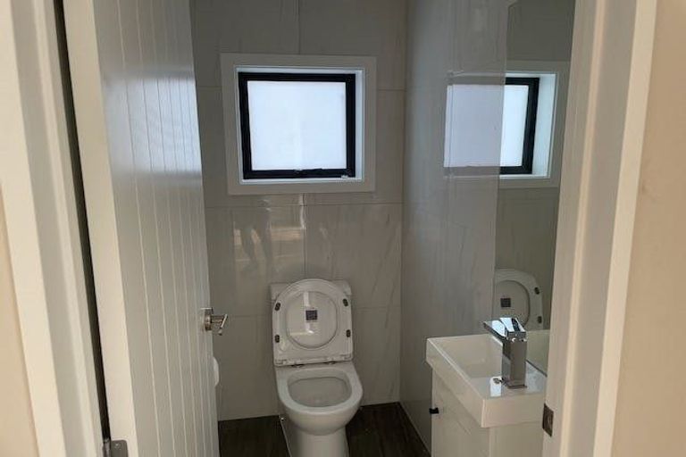 Photo of property in 3 Edwards Avenue, Henderson, Auckland, 0610