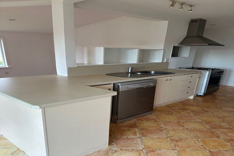 Photo of property in 155 Glenfield Road, Hillcrest, Auckland, 0626