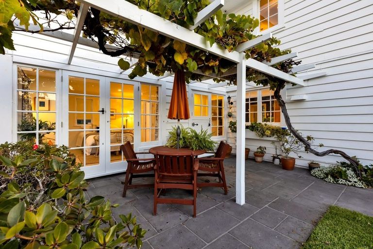 Photo of property in 91 Belt Road, New Plymouth, 4310