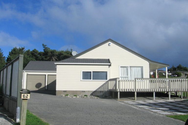 Photo of property in 32 Guadeloupe Crescent, Grenada Village, Wellington, 6037