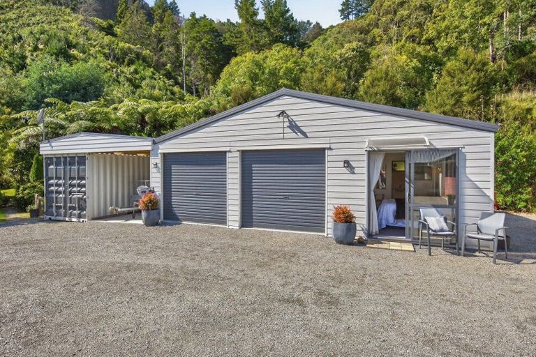 Photo of property in 25 Hanawera Ridge Road, Manakau, Otaki, 5583