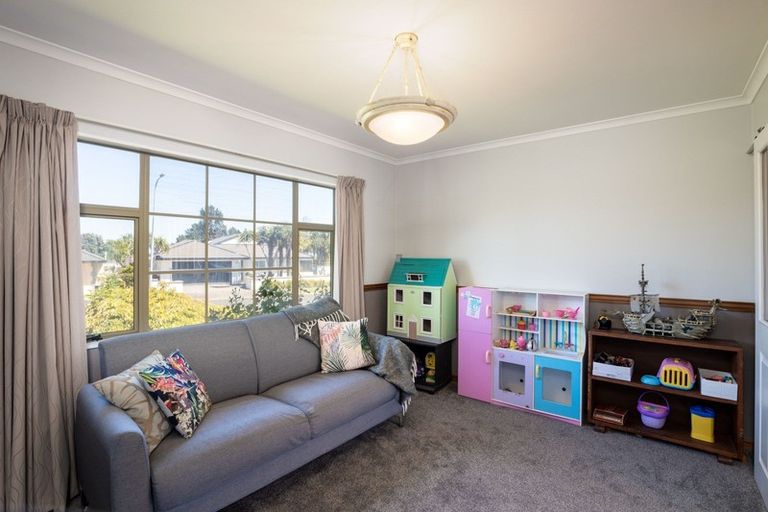 Photo of property in 11 Shelter Grove, Frankleigh Park, New Plymouth, 4310