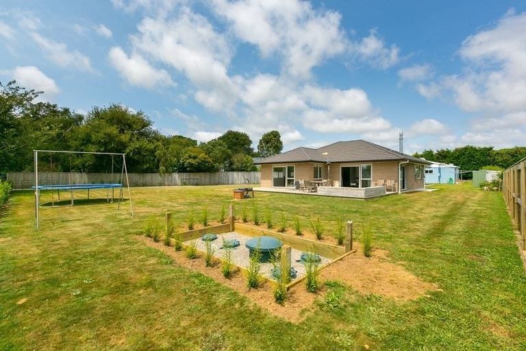 Photo of property in 5 Cross Street, Lepperton, New Plymouth, 4373