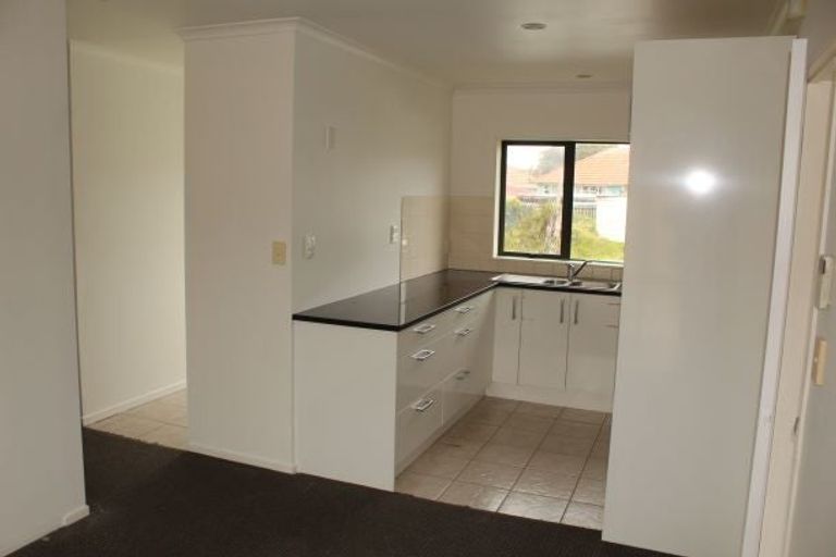 Photo of property in 10 Hill Crescent, New Lynn, Auckland, 0600