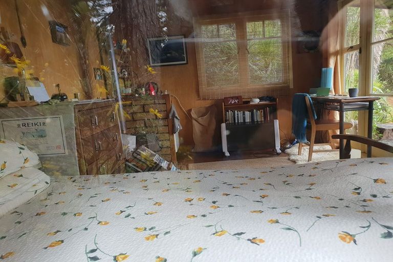 Photo of property in 122 Lone Kauri Road, Karekare, New Lynn, 0772