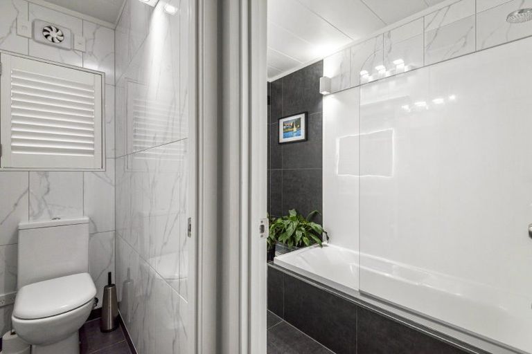 Photo of property in 3 Sandiacre Way, Browns Bay, Auckland, 0630